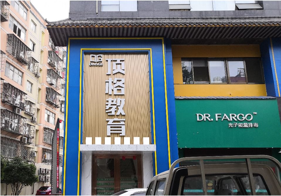 兴国门头设计要符合门店特色。