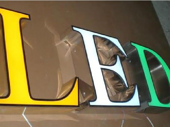 兴国介绍LED招牌的基础知识。